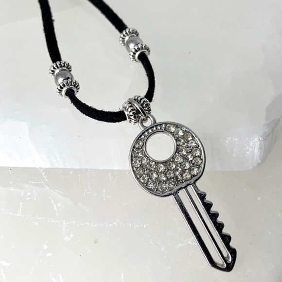 🔴❌ Sale ! key necklace with cz diamonds on black suede cord adjustable boho - Picture 9 of 11